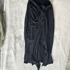 Black dynamite midi skirt with slit and knot